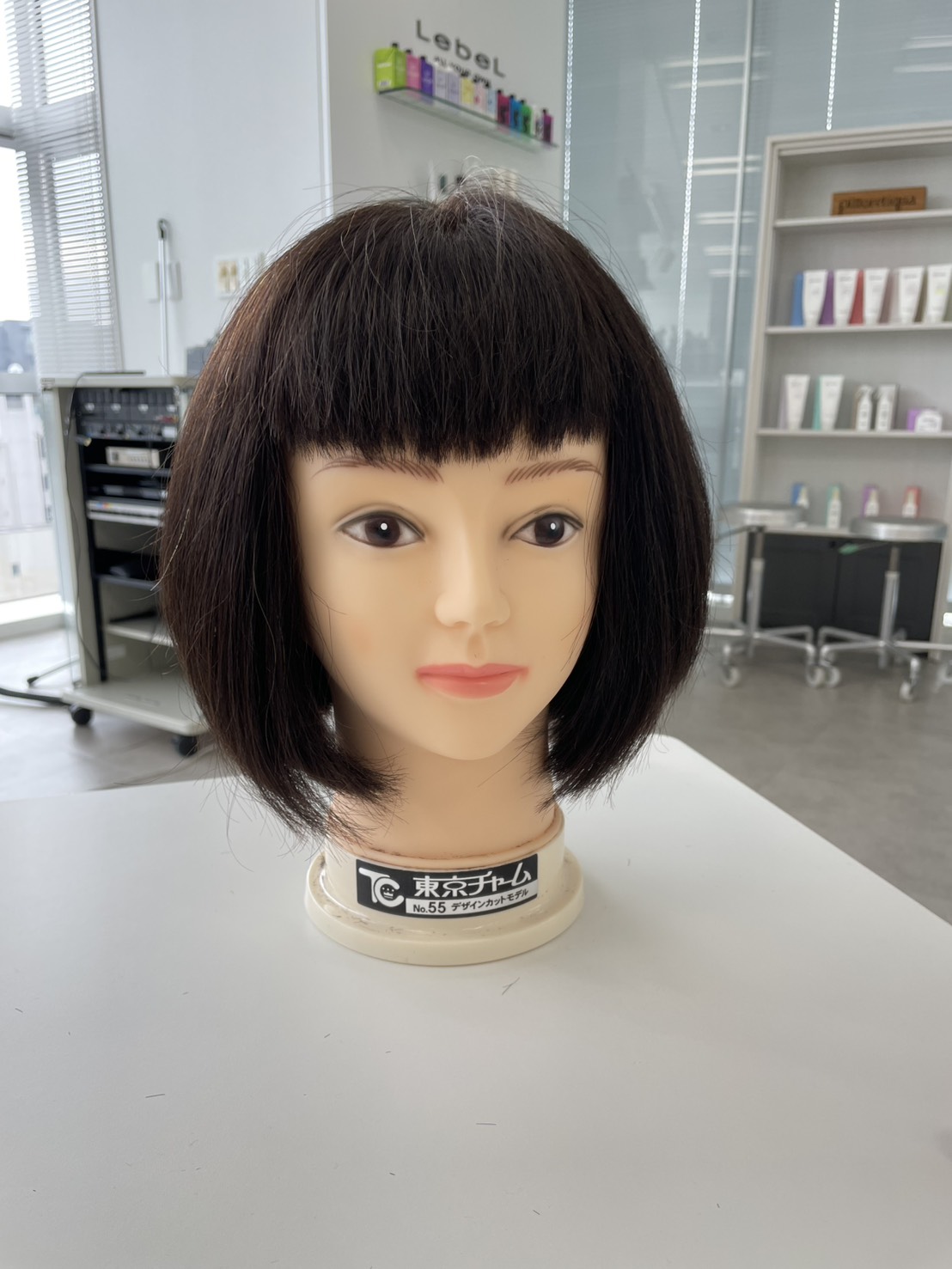 カット講習で制作した日本人向け前下がりボブのウィッグ（反対側サイド）