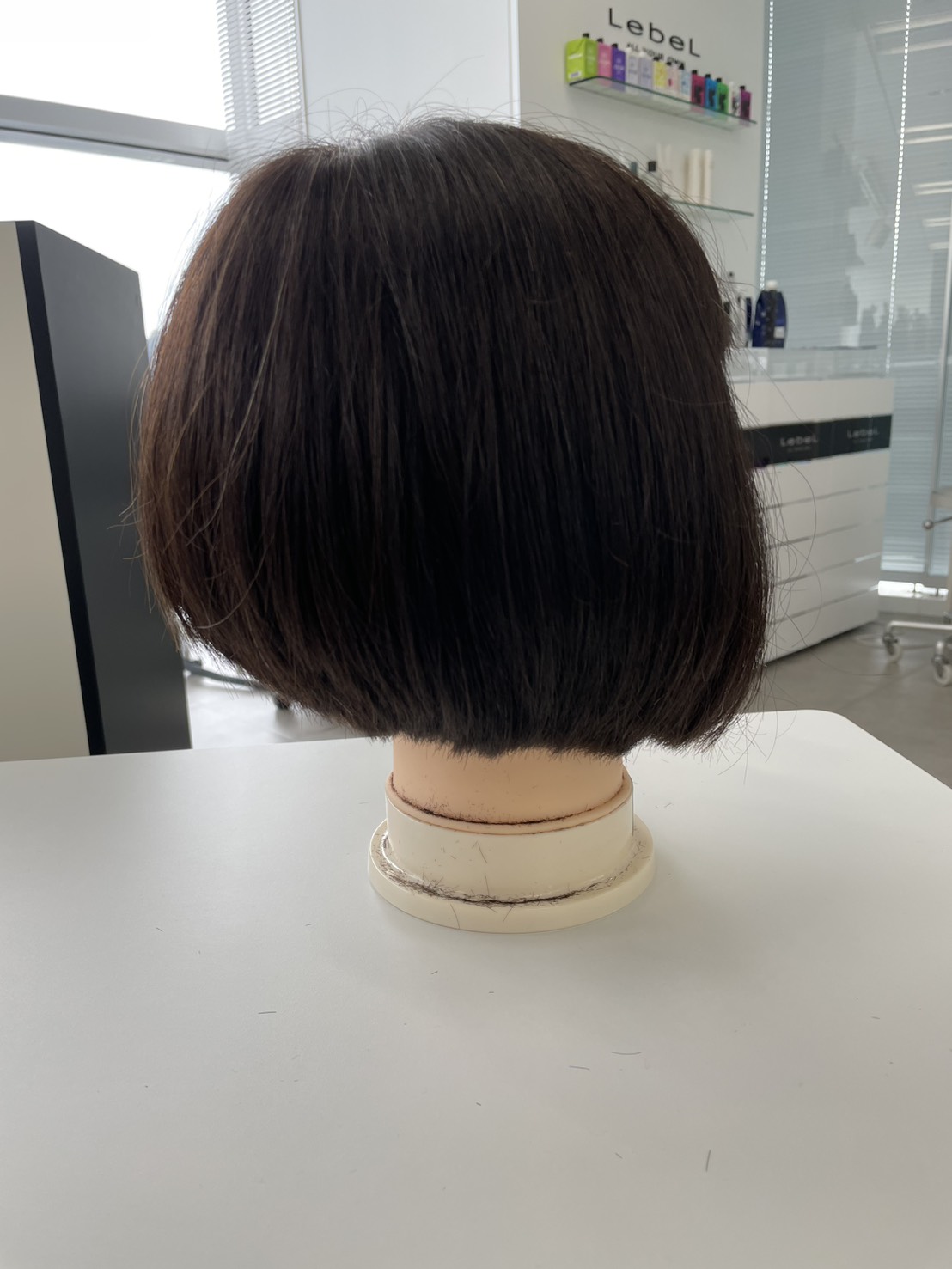 カット講習で制作した日本人向け前下がりボブのウィッグ（サイドフォルム）