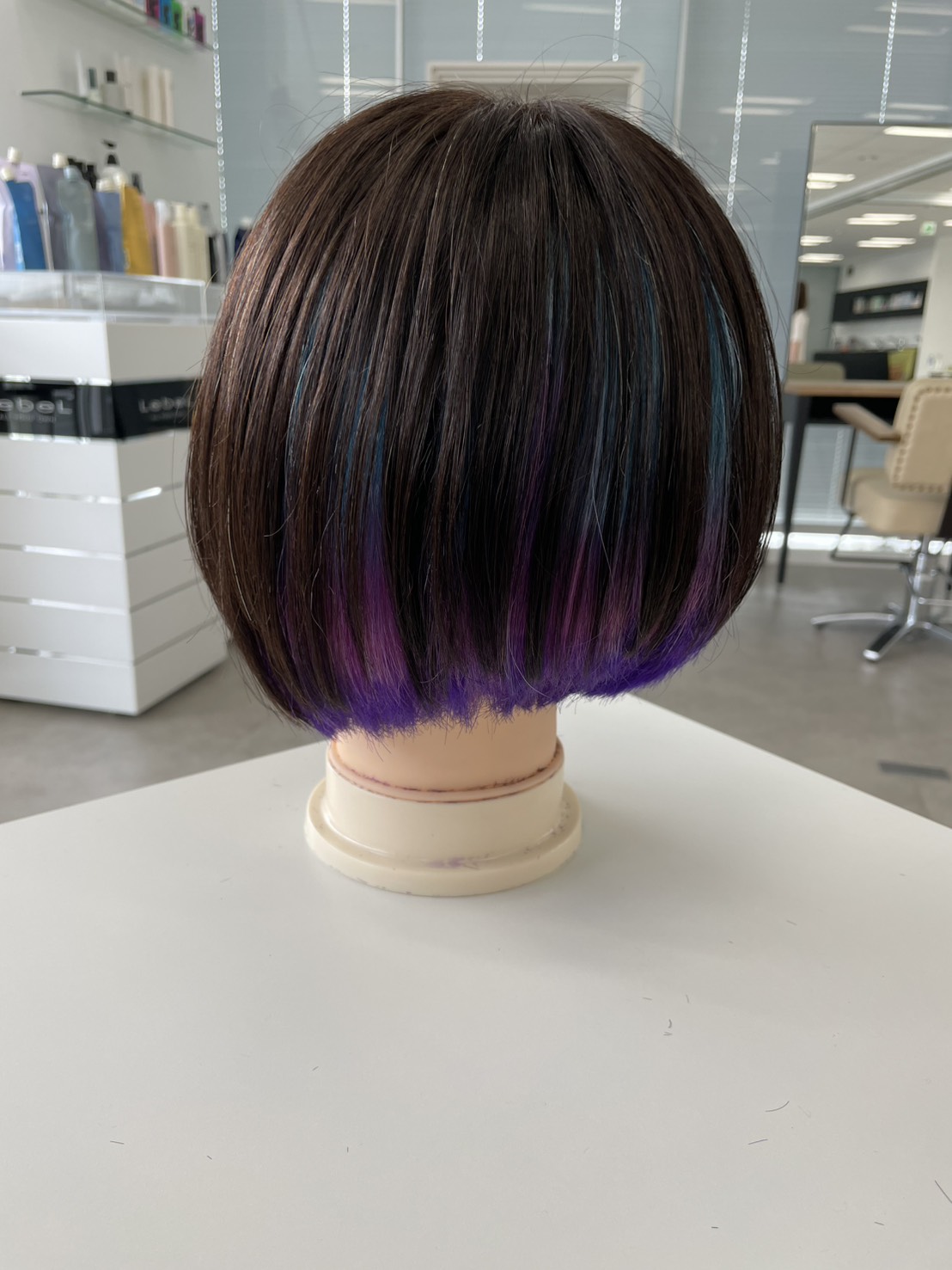 PEEK-A-BOO高橋学先生作 前下がりボブの展示用ウィッグ（サイドシルエット）
